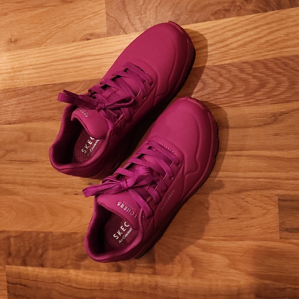 Skechers Women's Fuchsia Sneakers